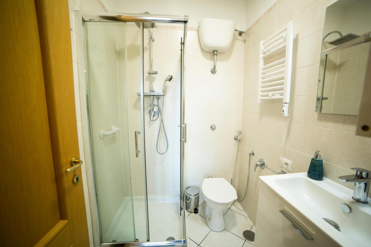 Bnb Al Centro E Meglio, Napoli Apartment Bagian luar foto